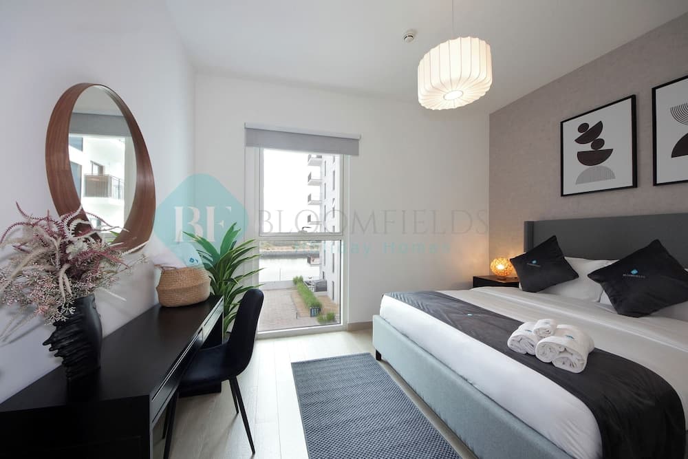 Bloomfields 1BR Canal View in Water Edge