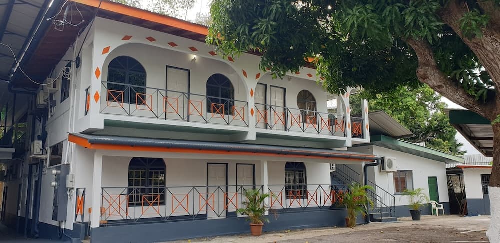 Queen's Comfort Inn
