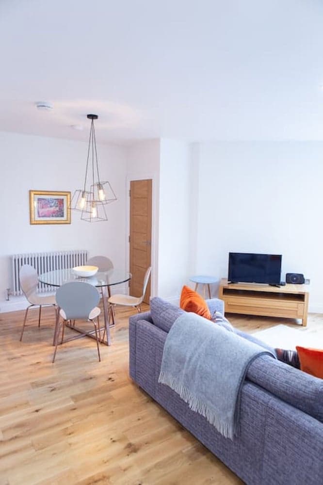 Panmure Apartment - A Glamorous Renovation