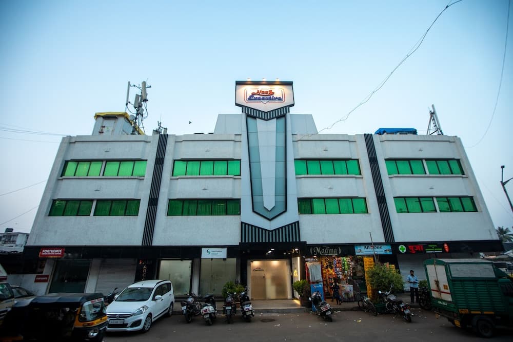 Hotel Naaz Executive Near T2 Airport