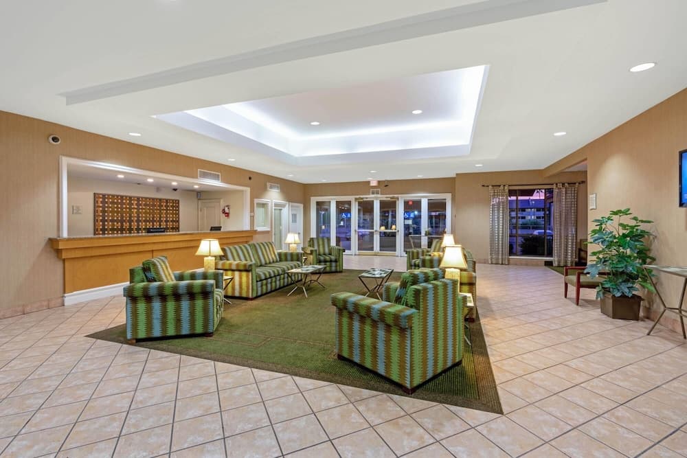 Travelodge by Wyndham Phoenix North
