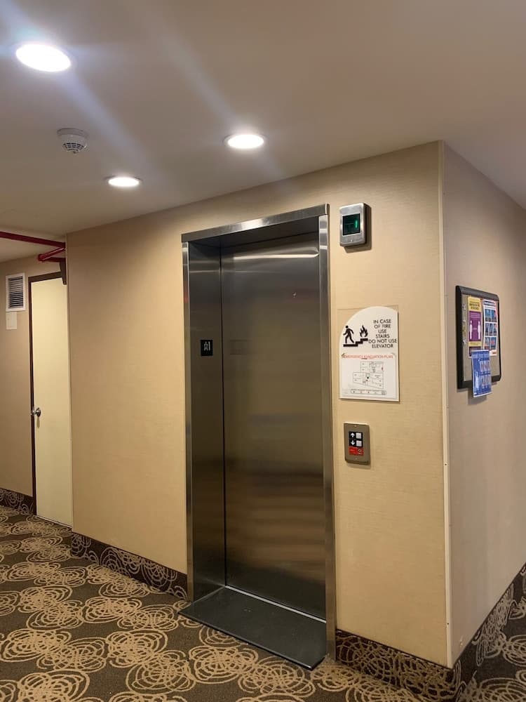 Sky Hotel Flushing/LaGuardia Airport 3