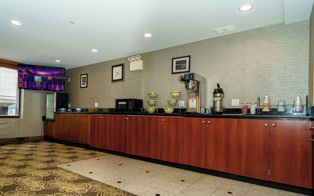 Sky Hotel Flushing/LaGuardia Airport 5