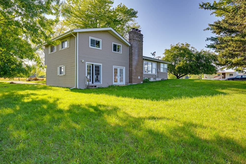 Lexington Home w/ Sunroom ~ 1 Mi to Lake Huron!
