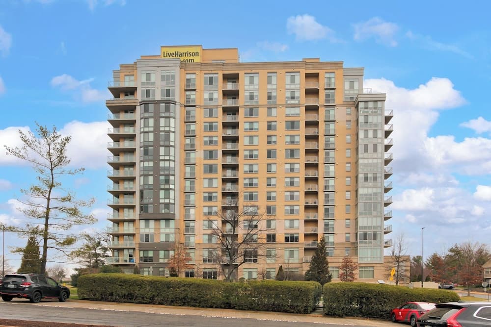 Modern getaway in Reston 1 bedroom 