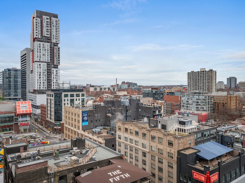Stallion Suites - Entertainment District