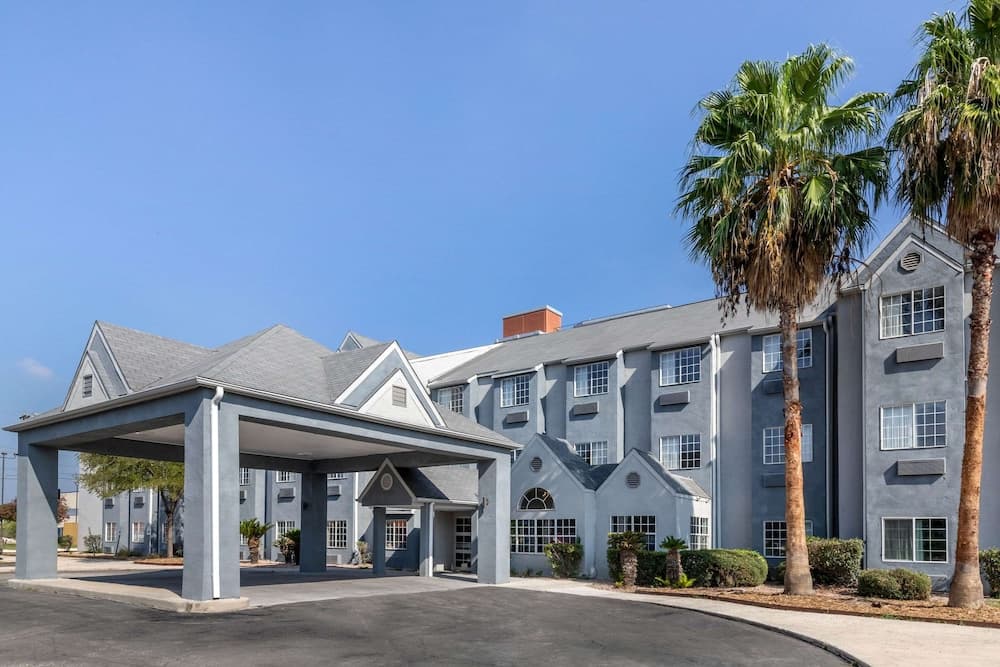 Days Inn by Wyndham San Antonio Downtown