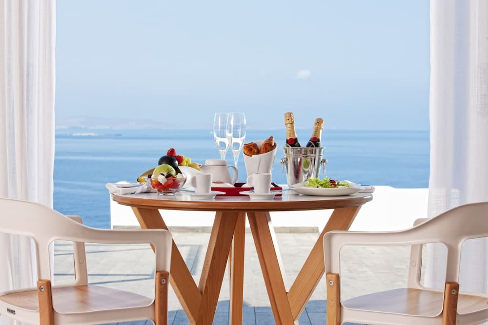 Kouros Hotel & Suites