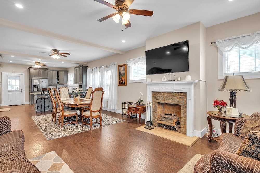 The Cozy Nest Near Wilder Park 4 Bedroom Home