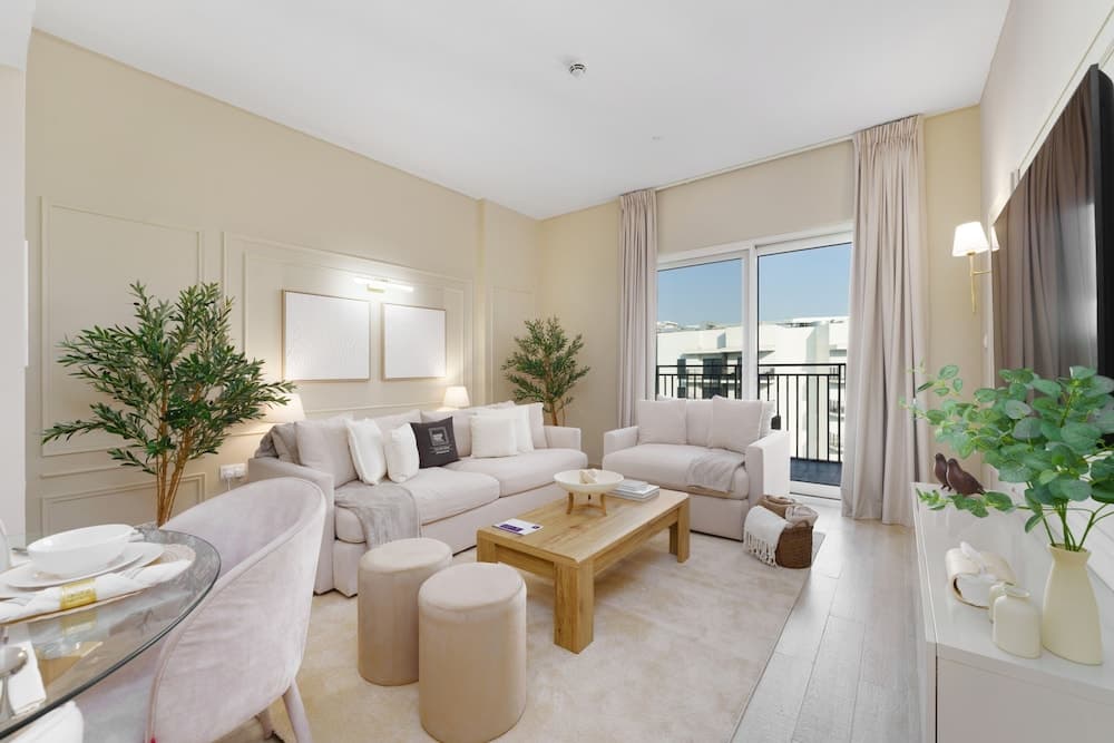 Exquisite Living w Scenic Canal Vws on Yas Island