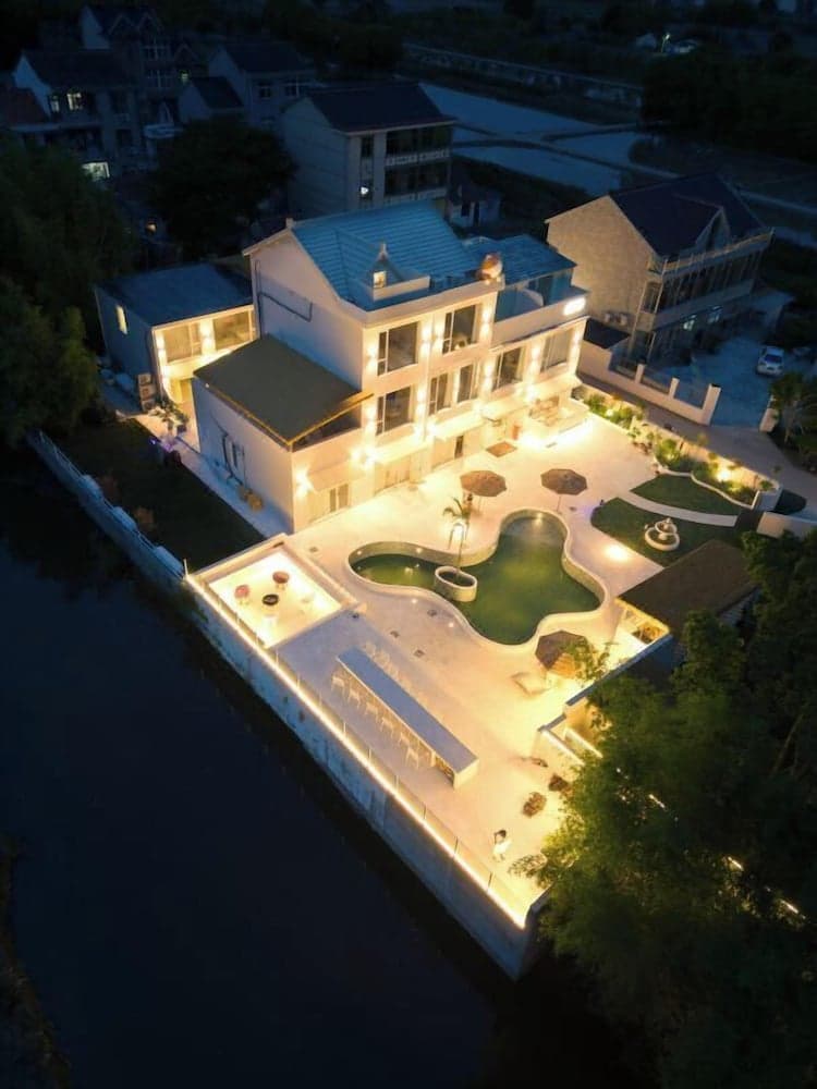 QIMeow Garden Hotel