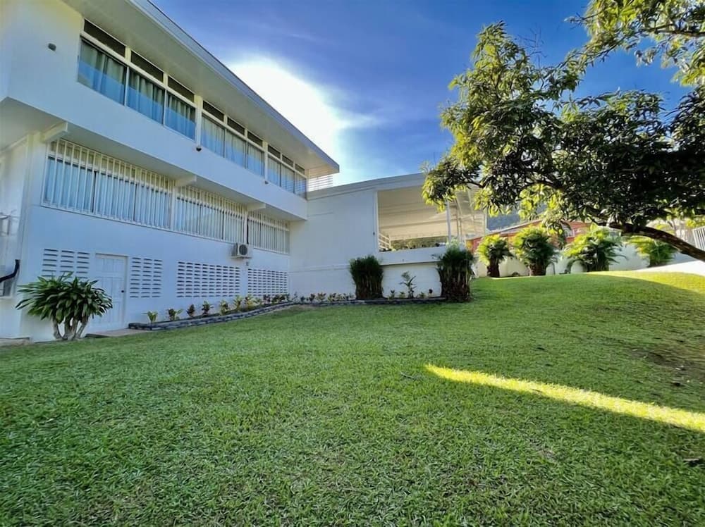 Luxury Hibiscus House