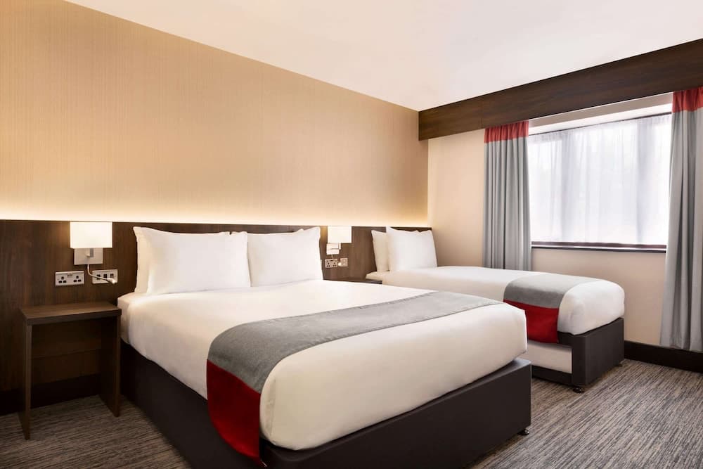 Ramada by Wyndham Bristol West 3