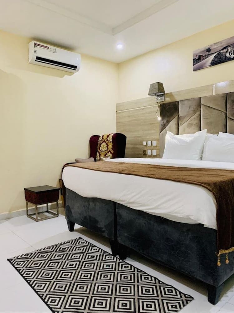 C to C Luxury Hotel and Suites