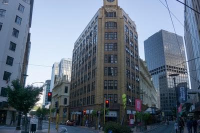 Spacious CBD Art Deco Apartment 2
