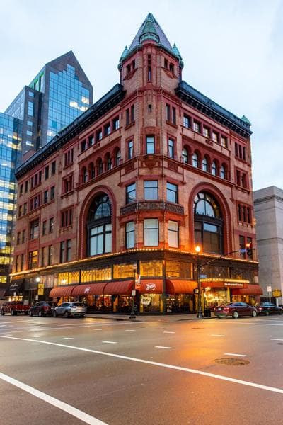 Luxe Louisville Condo~King BR~Near YUM Center 2