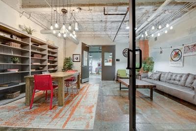 Gorgeous 1 Bedroom in Historic Building, Downtown 2