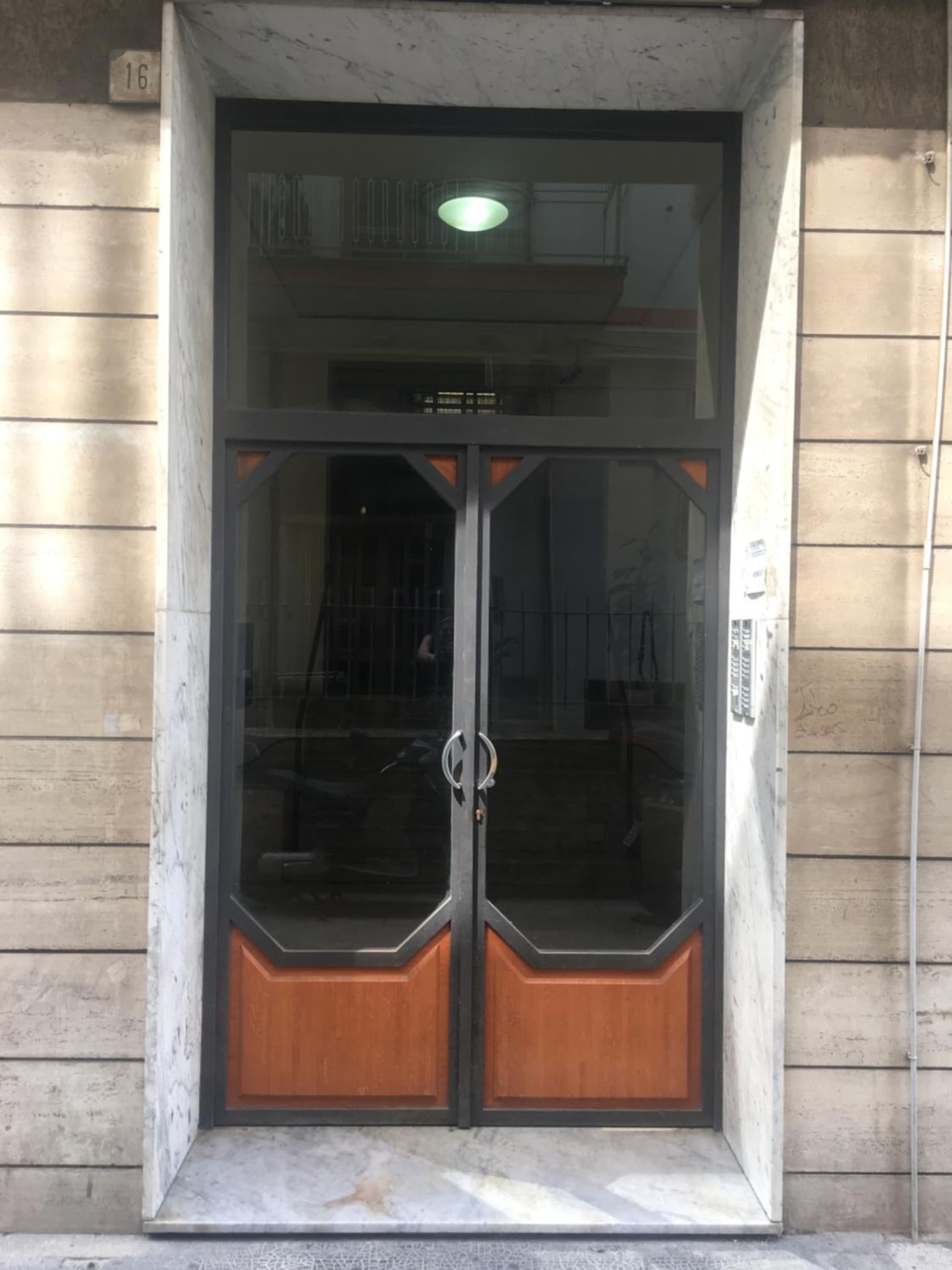 PETIT B&B - in centro a due passi dalla stazione e dai traghetti