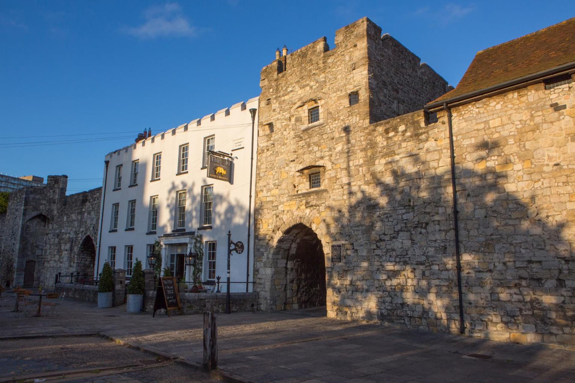 THE PIG in the Wall - Southampton