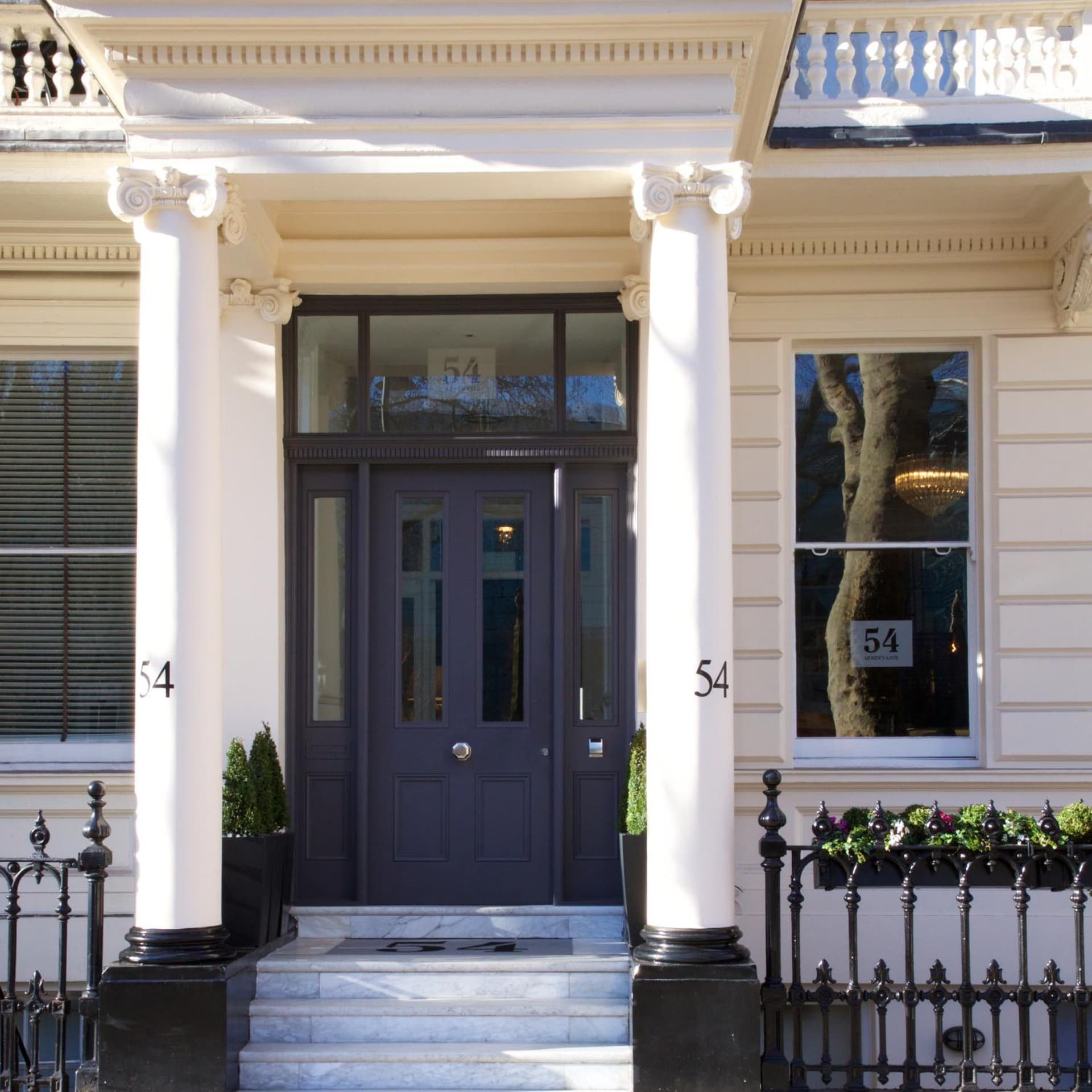 54 Queen's Gate Hotel