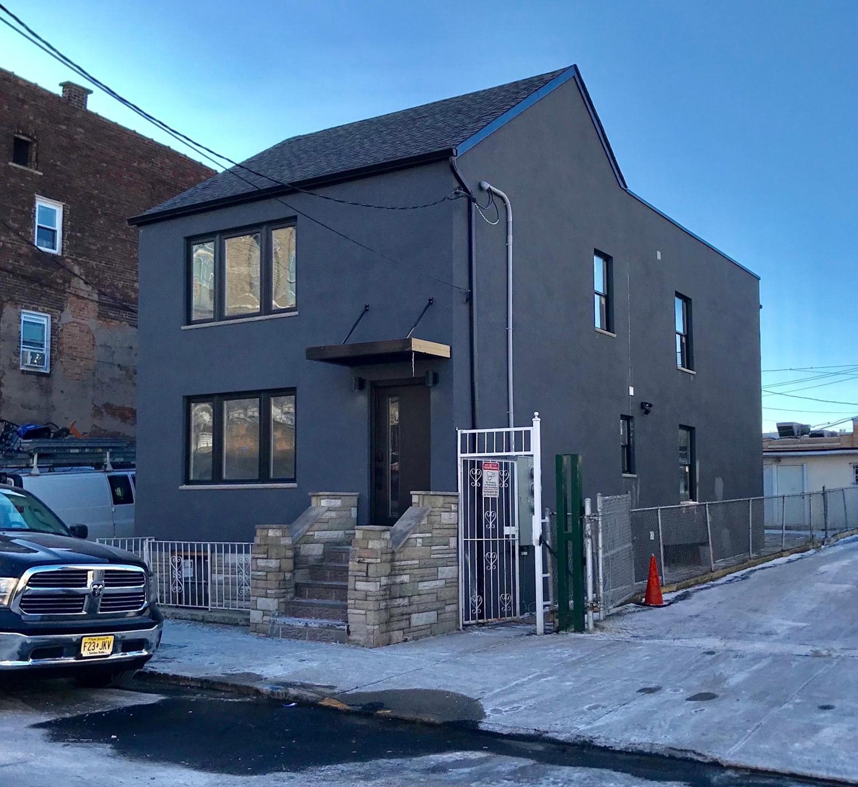 Modern GuestHouse Ironbound Newark with KITCHEN-FastTrainToNYC-OneStopToAirport