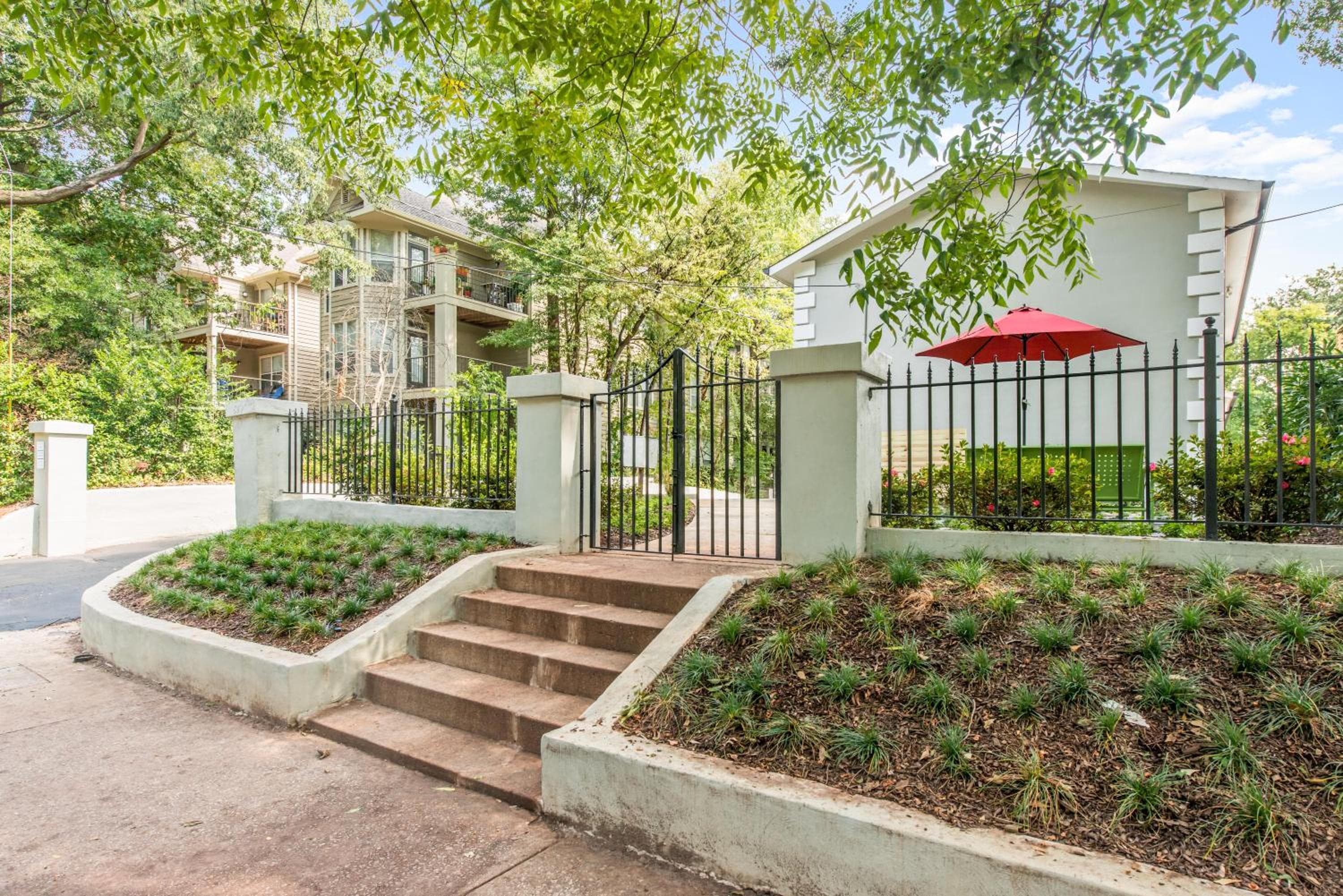 2 miles to FIFA stadium Amazing Midtown Atlanta Location by Piedmont Park Beltline Ponce City Market