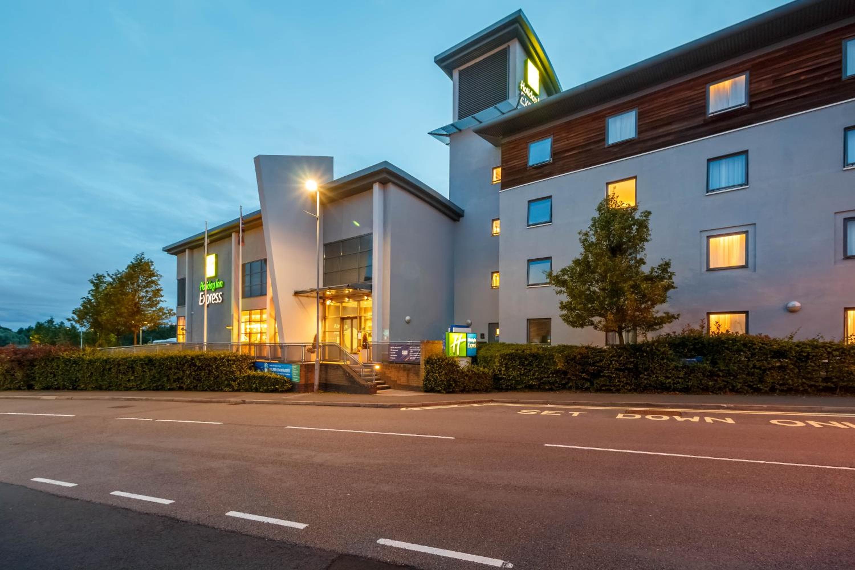 Holiday Inn Express Walsall M6, J10 by IHG