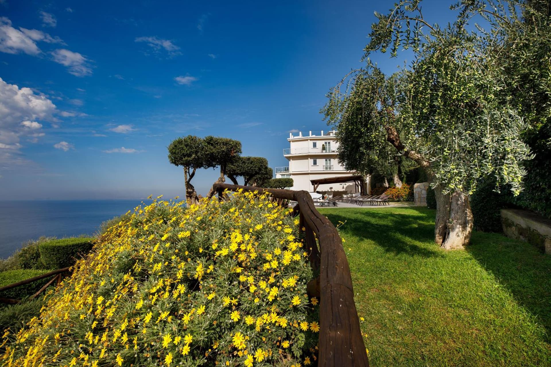 Villa Fiorella Art Hotel
