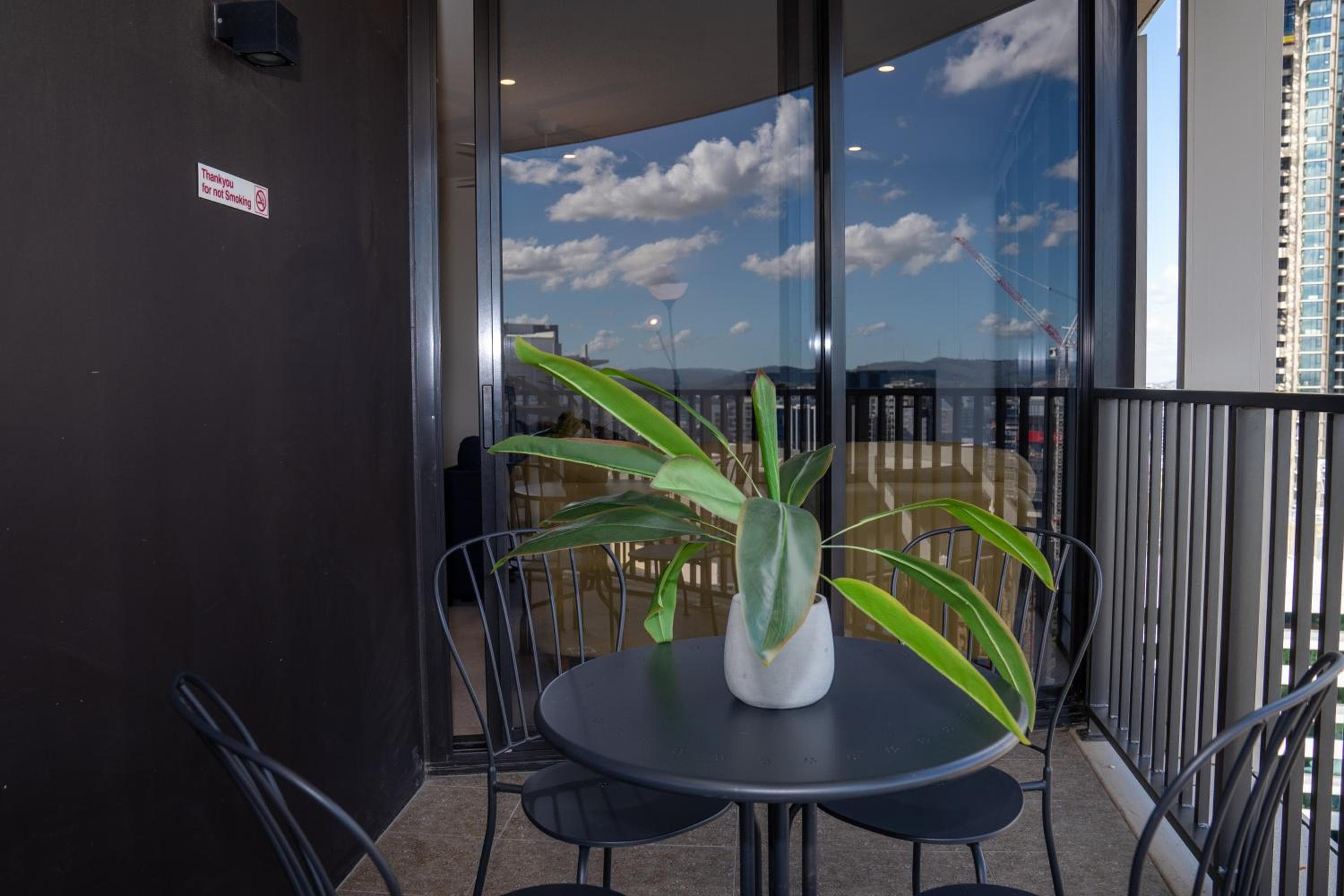 Lvl 23 Spire Infinity Pool Netflix Wifi Carpark by Stylish Stays