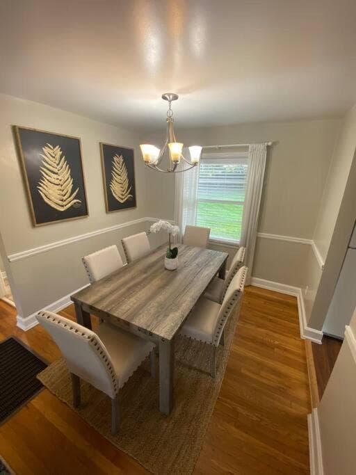 Charming 2 BR 1 BA with outdoor patio and grill close to downtown