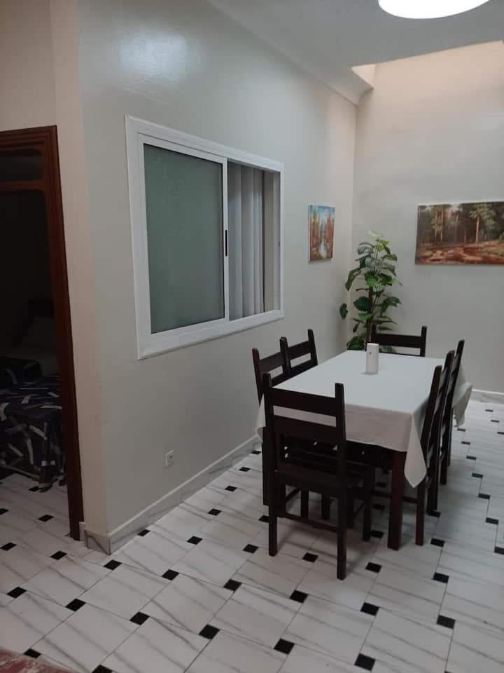 Ground Floor 2 Bedroom Apartment - City Centre Location - Optic Fibre Wifi