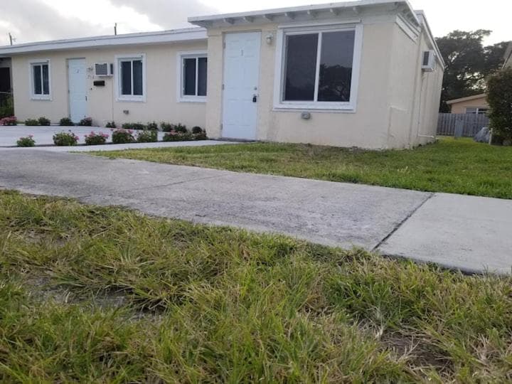 COZY Private Apts in Hollywood By Hard Rock Casino!