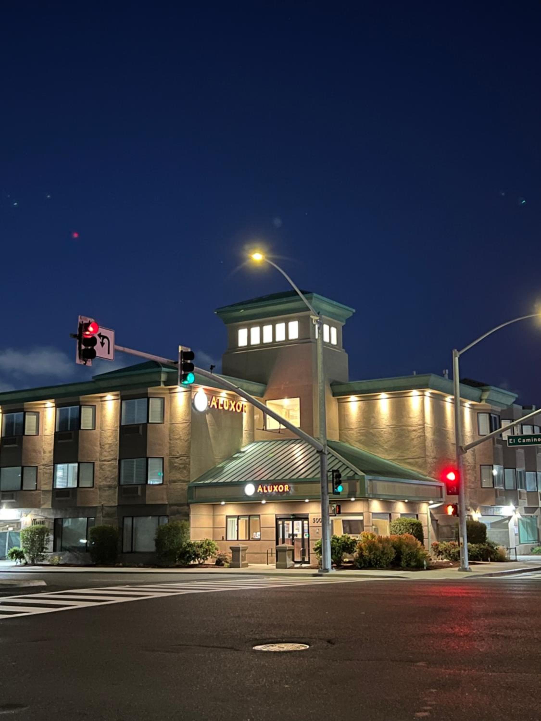 Hotel Aluxor SFO, Shuttle Service