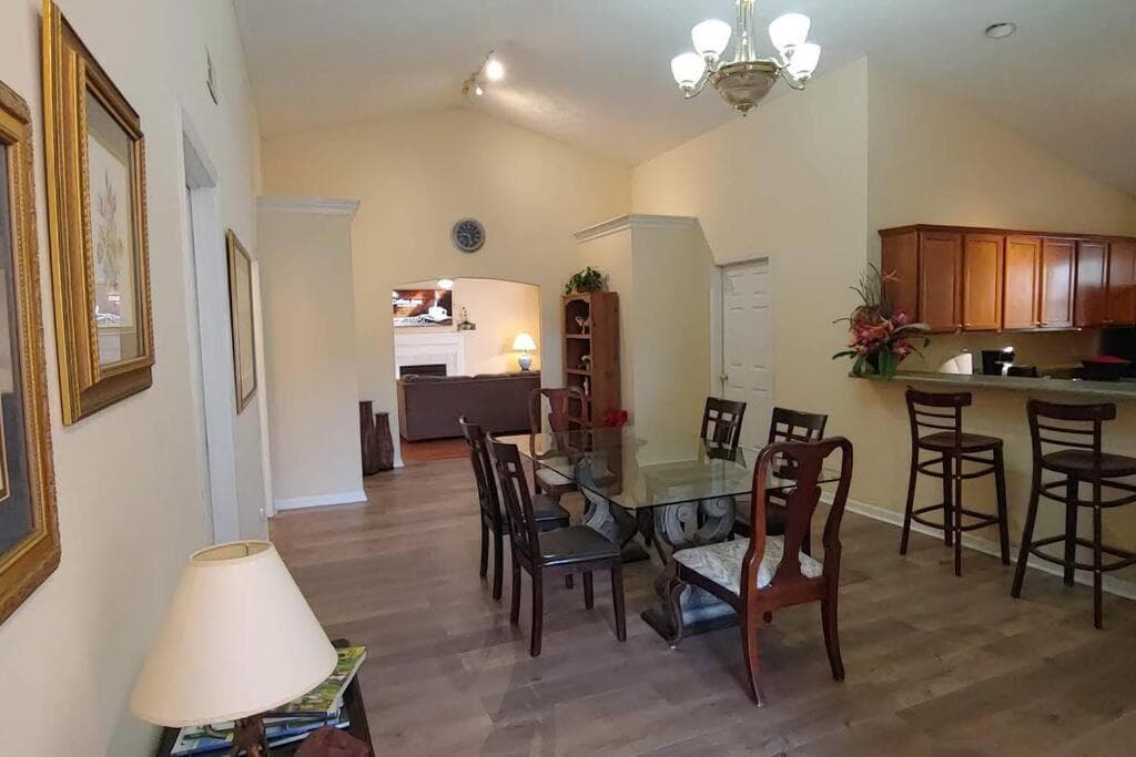Ranch Style Spacious 3 Bedrooms w/ Jacuzzi tub