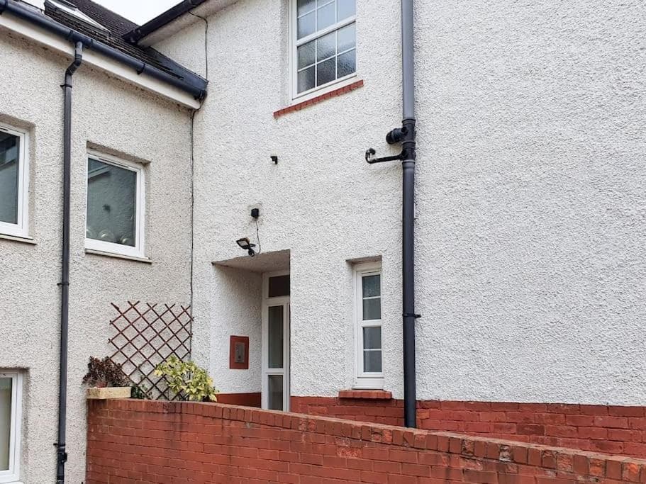 Parkgate Apartment - Near M90, Amazon, Edinburgh