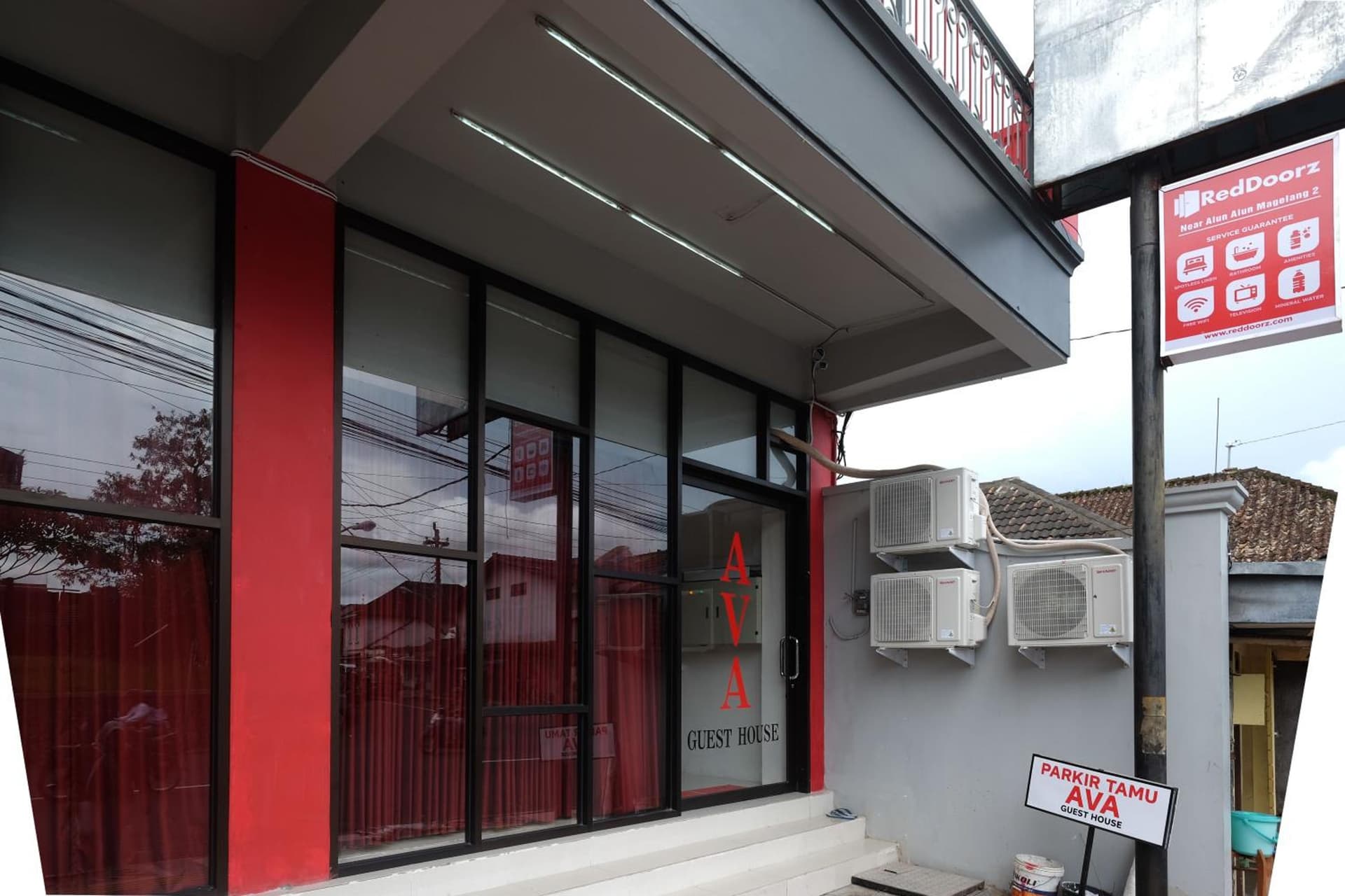 RedDoorz near Alun Alun Magelang 2