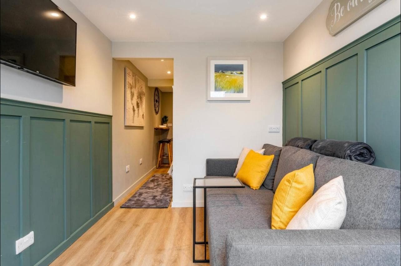 The Hideaway by the sea - free parking