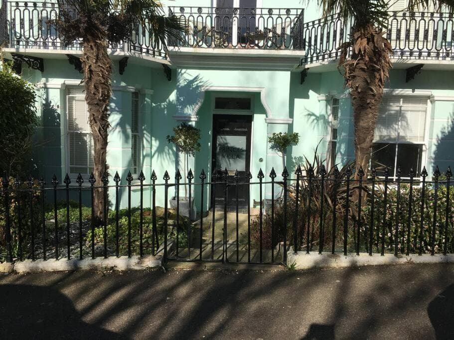 Princes Villa - large fully Self Contained Flat, 5 minutes from the sea