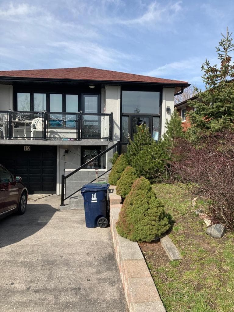 Walkout Apartment with a spacious backyard in the Ravine