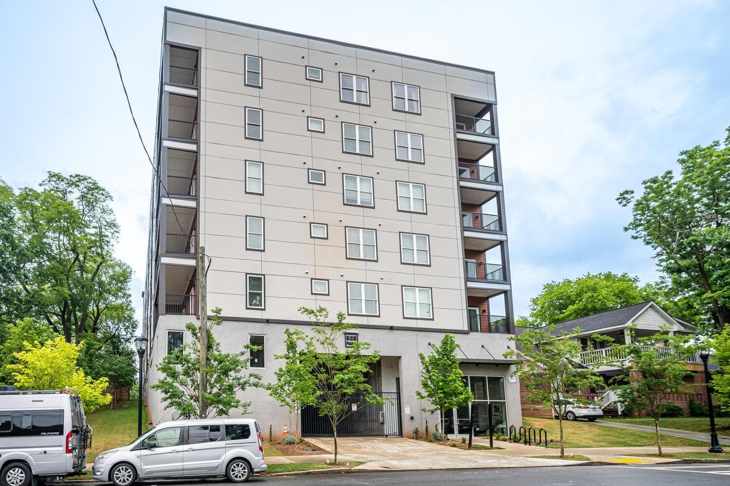 Downtown New-Built Roof-top balcony City View 525Pkwy