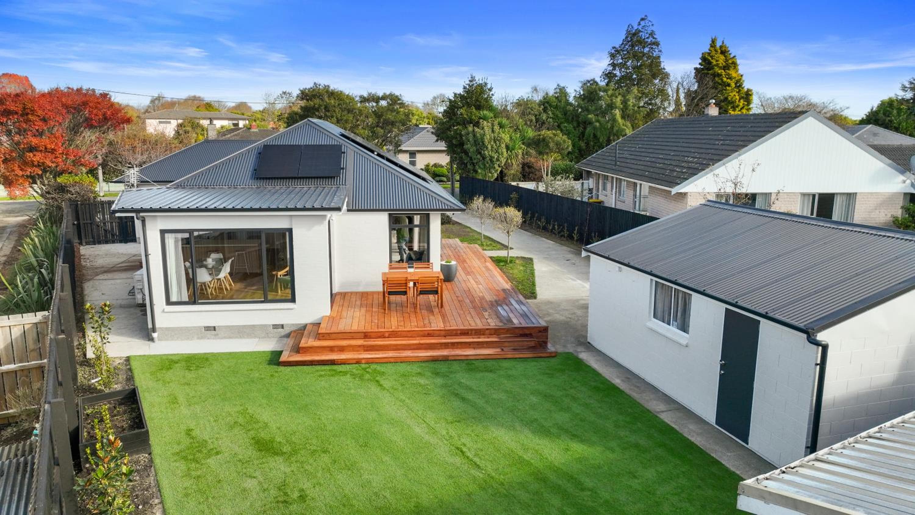Private Family 4BR Home Near Airport - Sleeps 7 - Free Parking