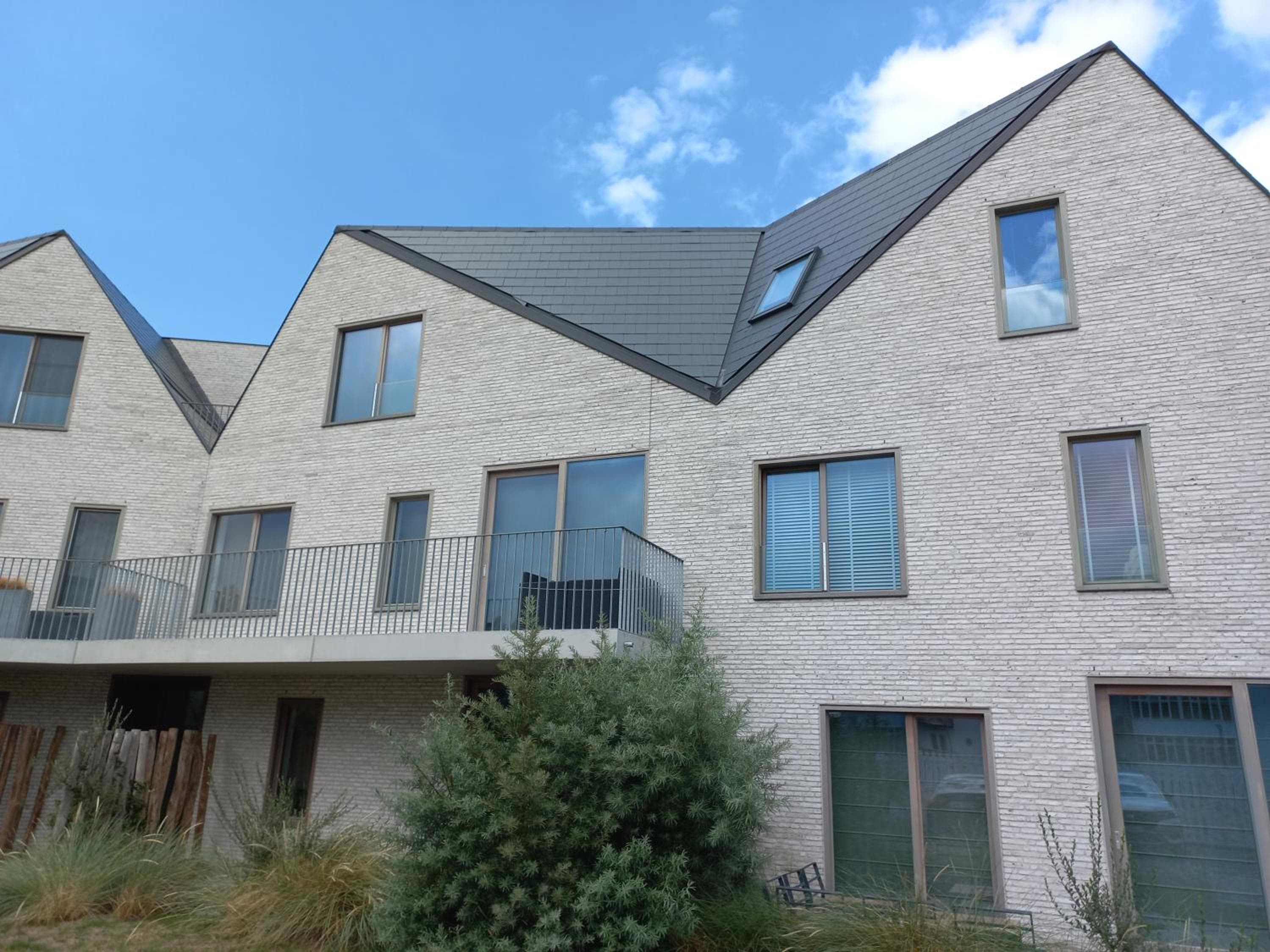 Appartement met ruim terras en garagebox te Westende
