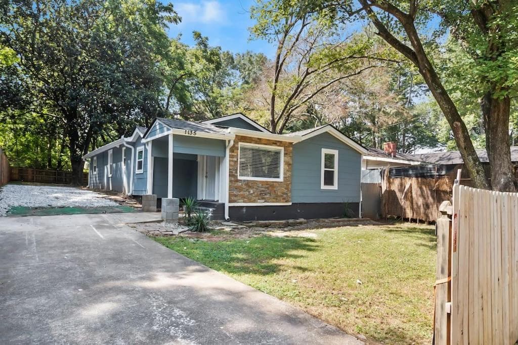 4-Bed 2-Bath Pet Friendly Home in Heart of Atlanta