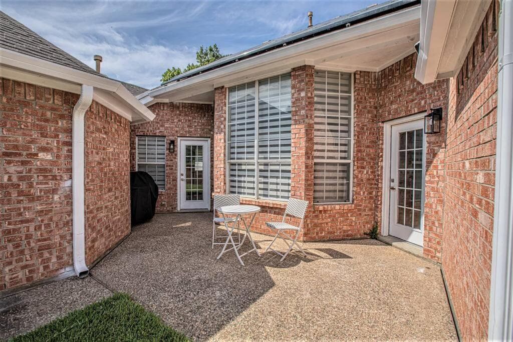 Modern 1-Story, Excellent Location, Pet Friendly