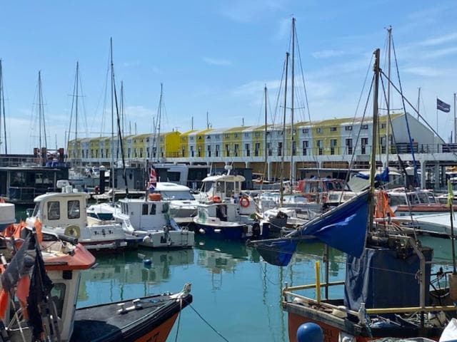 Seascape - Floating Home at Brighton Marina with free Parking