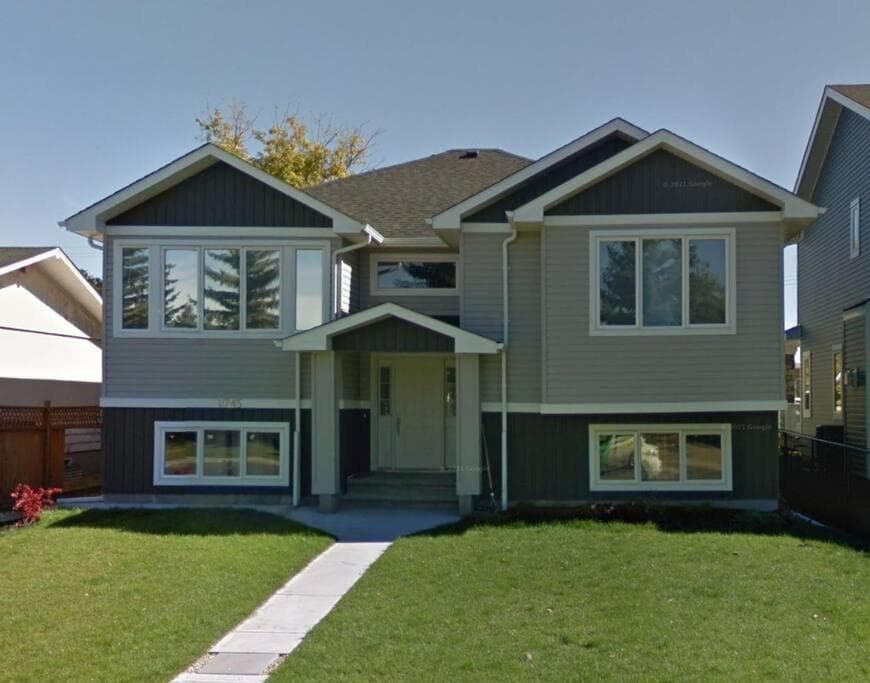 3B Executive Home - All King Beds - Fireplace - Garage