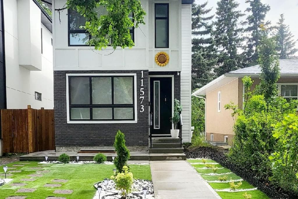 Welcome to Happy Place where Cozy Comfort Meets Exquisite Luxury
