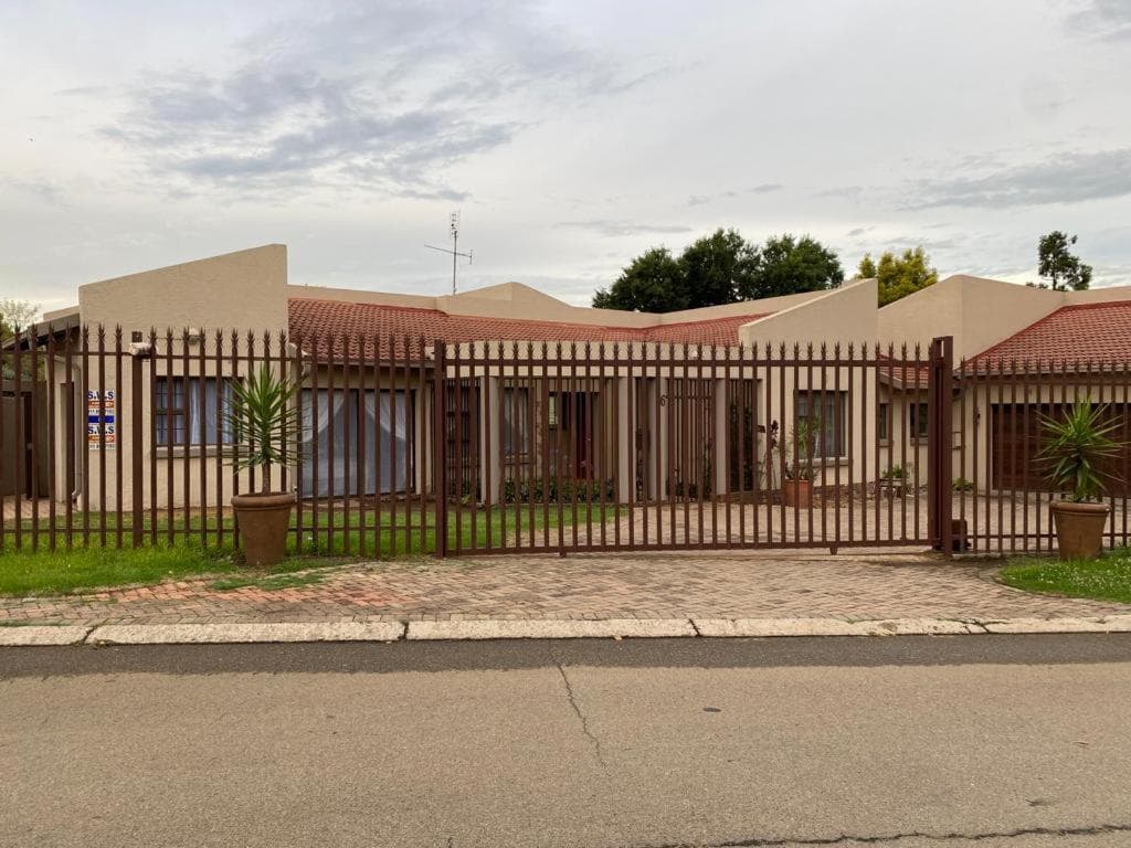 OR Tambo Stay Unit 2