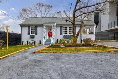 Pet Friendly Bungalow Steps to Inman Park