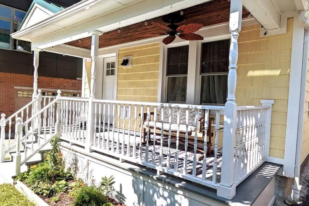 Walkable Elmwood Cottage, No Chores 2Bath 2BR 1Car